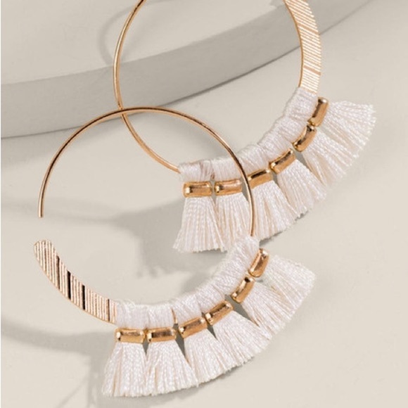 GUC Francesca's 1.25in Cream and Gold Tassel Earrings - Picture 1 of 7